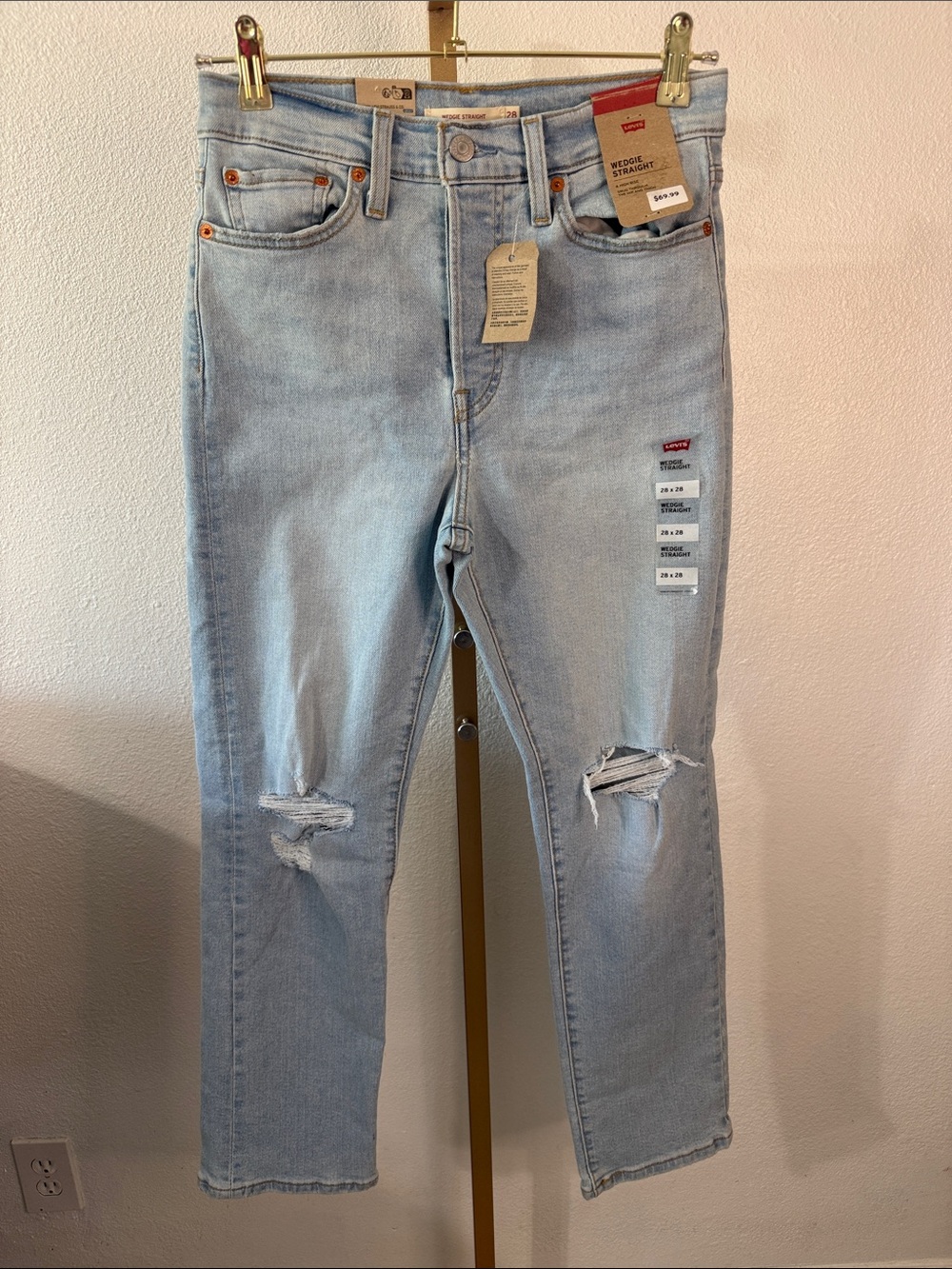 Levi's Light Wash Ripped Women's Straight- Size 28x28- NWT